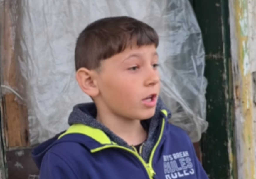 dječak nikola, titel