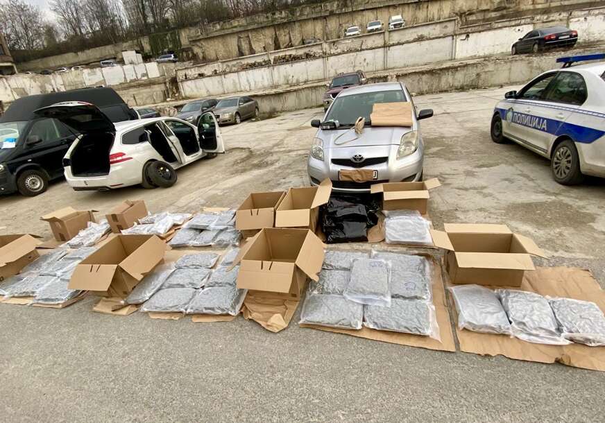 UHAPŠENI MUŠKARAC I ŽENA Pronađen auto pun droge, zaplijenjeno 50 kilograma marihuane