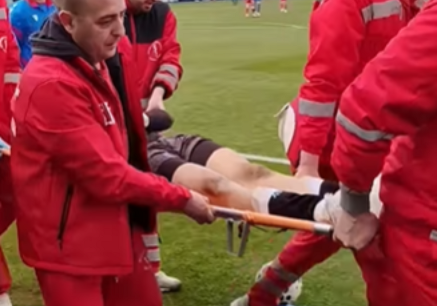 (VIDEO) Ležao kao pokošen: Mateus iznijet na nosilima sa terena