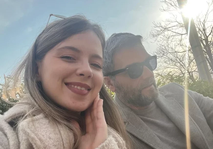 (FOTO) "Kad ti nečije prisustvo smiri sve oluje u glavi" Glumac podijelio sliku sa 23 godine MLAĐOM BANJALUČANKOM, pa progovorio o njihovoj vezi