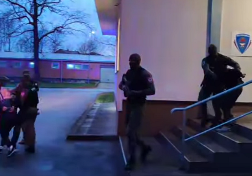 (VIDEO) Uhapšen u akciji MUP Srpske: Banjalučanin sproveden u OJT Banjaluka, zaplijenjena veća količina droge i novca