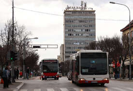 (VIDEO, FOTO) DIVLJAŠTVO ILI NESREĆA? Ovako izgleda autobusko stajalište između dvije banjalučke škole