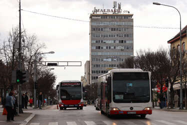 (VIDEO, FOTO) DIVLJAŠTVO ILI NESREĆA? Ovako izgleda autobusko stajalište između dvije banjalučke škole