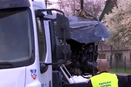 (FOTO) Zadobio teške povrede: Poznato stanje mladića koji je povrijeđen u nesreći u Barajevu, brat mu POGINUO na licu mjesta