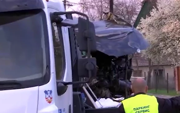 (FOTO) Zadobio teške povrede: Poznato stanje mladića koji je povrijeđen u nesreći u Barajevu, brat mu POGINUO na licu mjesta