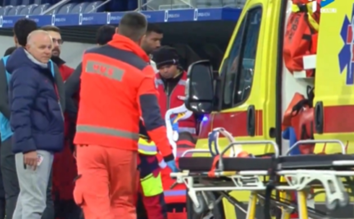 (VIDEO) Hitna pomoć brzo reagovala: Prekinut meč Hrvatske i Turske, selektor se srušio na terenu