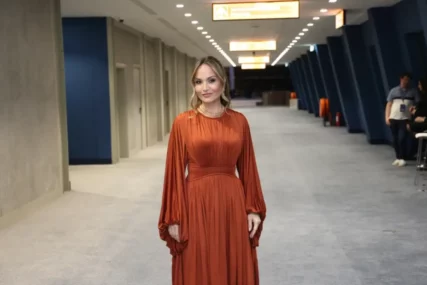 "Moja zvanična dijagnoza je vertigo" Jelena Tomašević prvi put u javnosti nakon što se srušila na bini