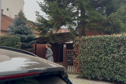 (FOTO) Jelena Tomašević u javnosti nakon što joj je pozlilo: Pjevačica se SRUŠILA NA BINI, a sada je snimljena na ovom mjestu