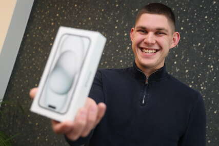 (FOTO) Jedan komentar, iPhone 15 i GEST ZA PAMĆENJE: Evo zašto nas je oduševila priča Marka Ćetojevića na PROMOCIJI YOUTUBE kanala Srpskainfo