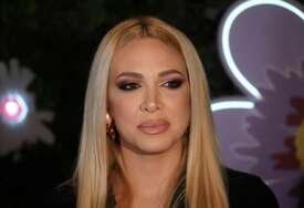 (FOTO) Za bebu od četiri mjeseca nove patike: Milica Todorović objavila sliku SINA BOGDANA