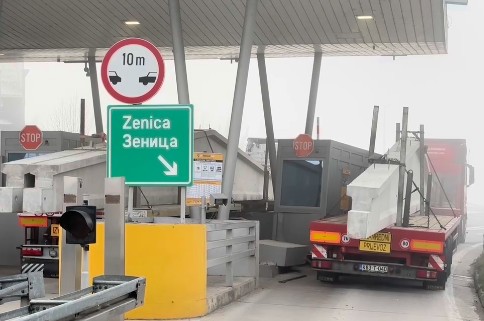 kamion srušio naplatnu rampu