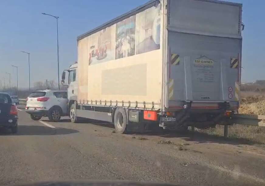 (VIDEO) Nesreća u Banjaluci: Velika gužva na brzoj cesti, policija obavlja uviđaj