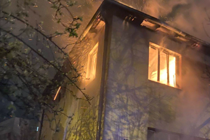 Požar u Banjaluci: Vatrogasci brzom reakcijom spasili stanara
