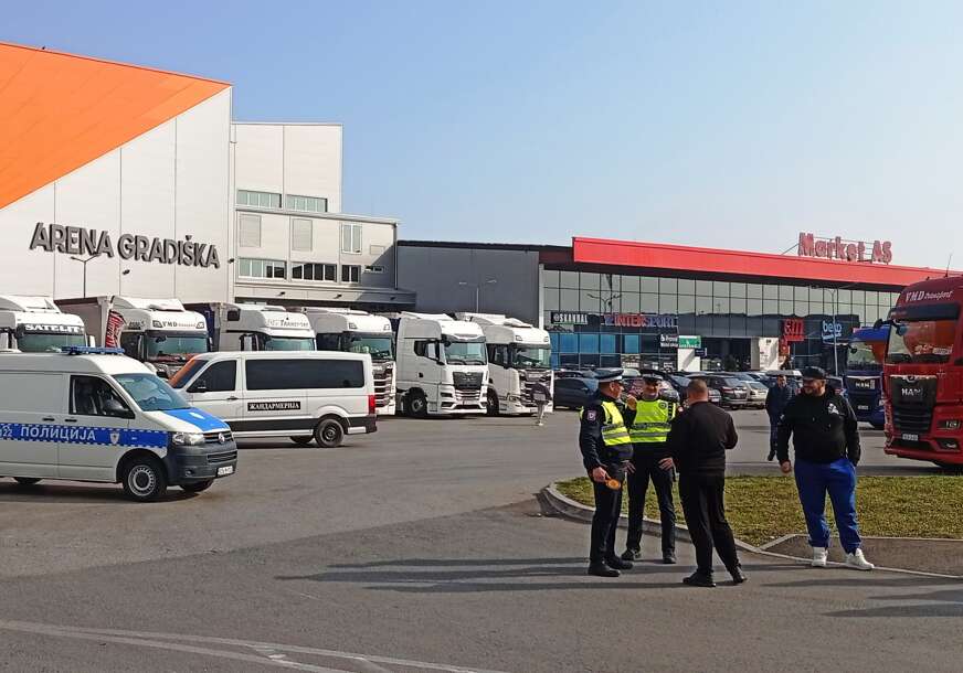 „DANAS SASTANAK O DALJIM KORACIMA“ Prevoznicima zabranjena blokada granice, čeka se odluka o narednim potezima