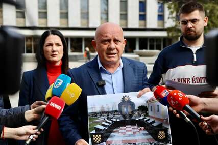 (FOTO) "Ovo je civilizacijska stvar" Narodni front traži sjednicu NS RS na temu USTAŠKIH OBILJEŽJA na spomeniku u Modranu kod Dervente