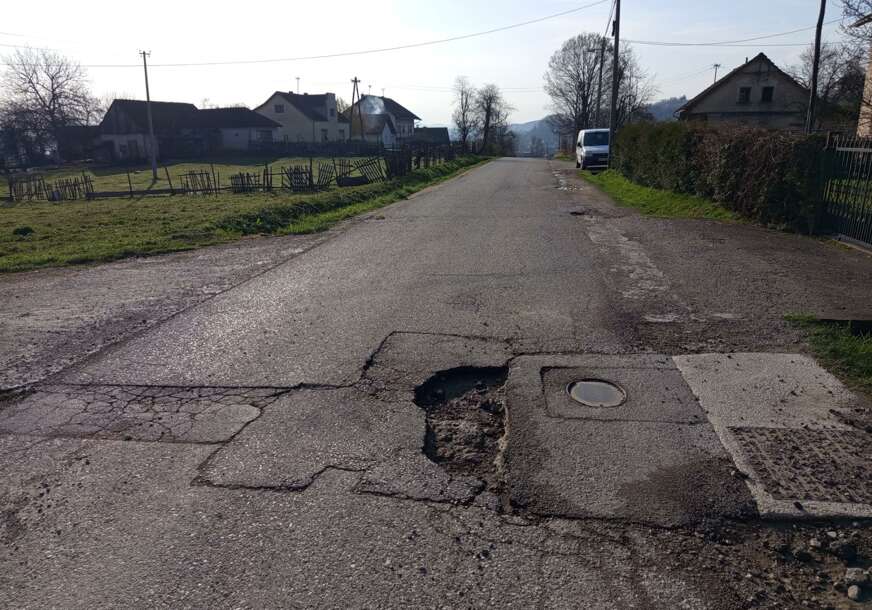 (VIDEO) "Asfalt se raspada, trotoara nema, a gradonačelnik se slika" Kritika iz GO SNSD Banjaluka zbog zapuštenih naselja