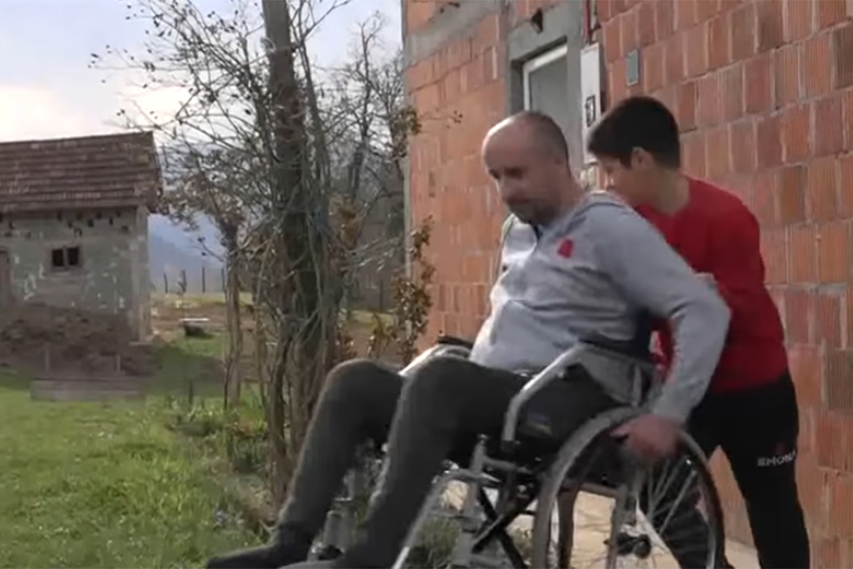 Samohrani otac Goran Petrušić treba našu pomoć da ode na rehabilitaciju