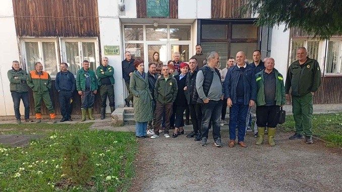 (FOTO) DUGUJU IM 4 PLATE Šumari u Kotor Varošu stupili u ŠTRAJK, prijete sudskim izvršenjem