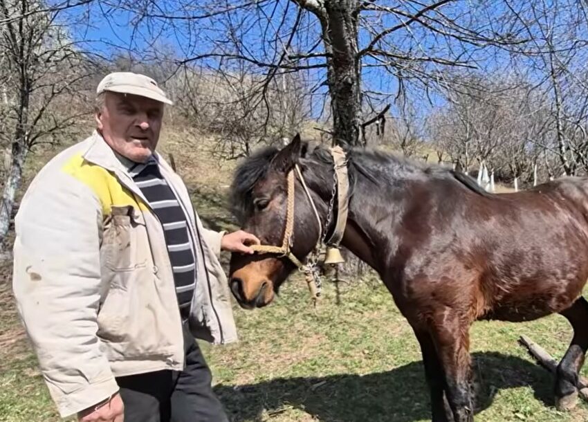 (VIDEO) Priča o posljednjem stanovniku Kamenice: Zufer Tatlić već 15 GODINA ŽIVI SAM U SELU kod Pala, okružen snijegom, stokom i uspomenama