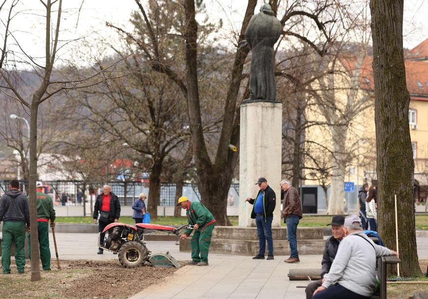 proljetno uređenje grada , park mladen stojanović