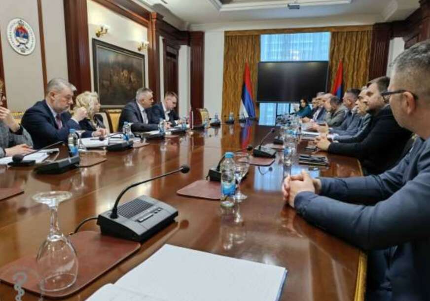 (FOTO) Imaju li plan za dalje? Minić RAZOČARAO RADNIKE U ZDRAVSTVU, nemedicinski kadar najburnije reagovao  