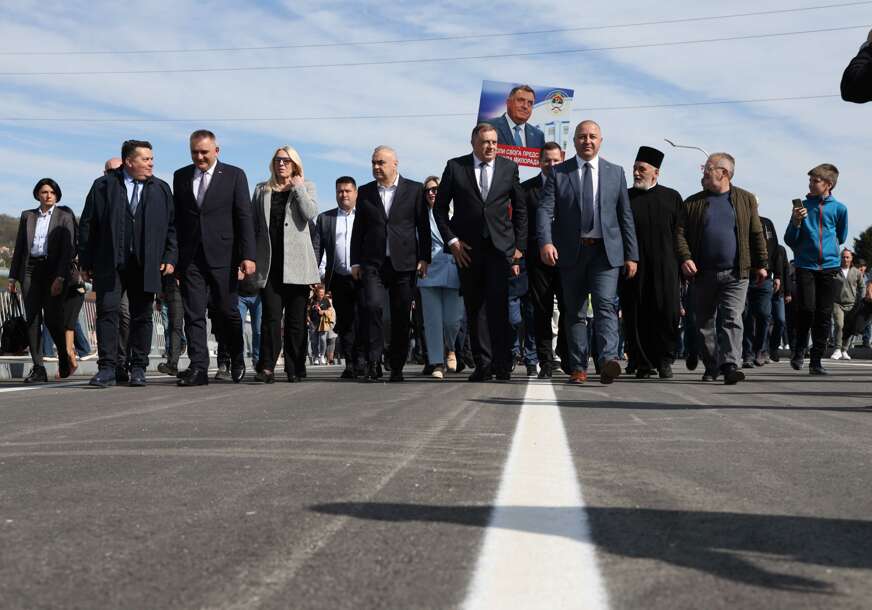 Most Česma otvoren