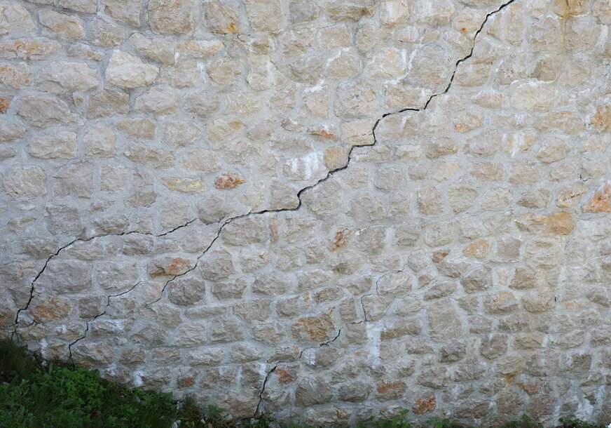 Kastel, pukotine