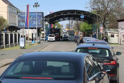 Naoružajte se strpljenjem: Kolone na većini graničnih prelaza sa Hrvatskom