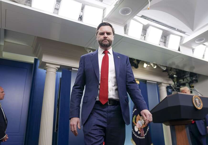 "NE POKORAVAMO SE SILI" Danas bi trebalo da počnu PREGOVORI Irana i SAD, Iranci spremni otkriti nove karte na bojnom polju