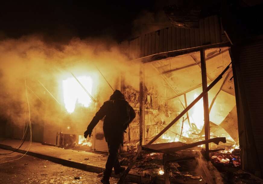 (FOTO) Povrijeđeno 20 osoba: Veliki požar u Gracu, plamen gutao stambenu zgradu