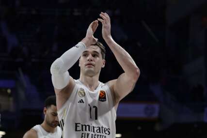 (FOTO) Navijao za crno-bijele: Mario Hezonja na neobičnom mjestu pratio derbi između Zvezde i Partizana