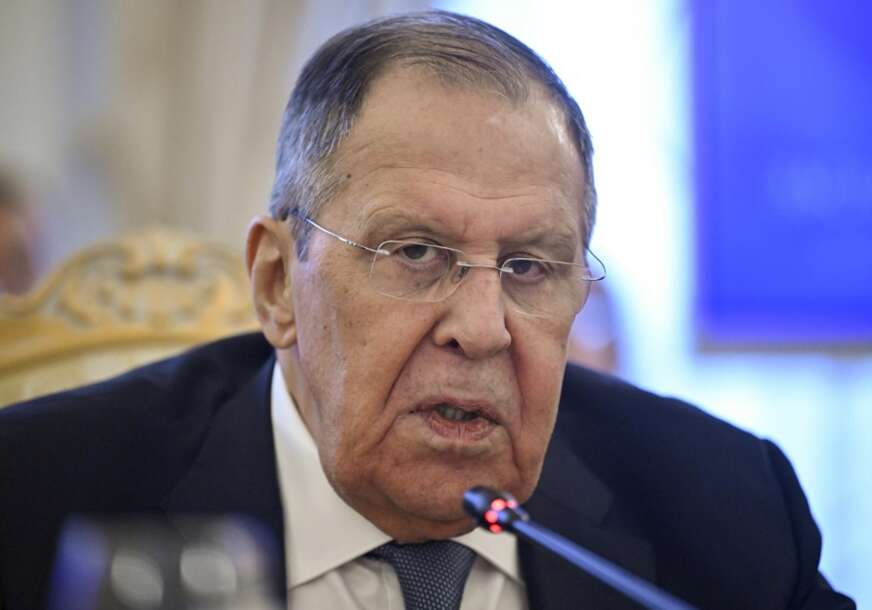 "Ako ne predate telefon, oni će izvaditi oružje" Lavrov iznerviran izbacio novinara iz sale