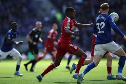 Uzbudljiv derbi u Liverpulu: Van Dajk u 100. minuti srušio Everton, Aston Vila iščupala pobjedu