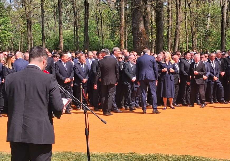 Donja Gradina, Vučić i Dodik