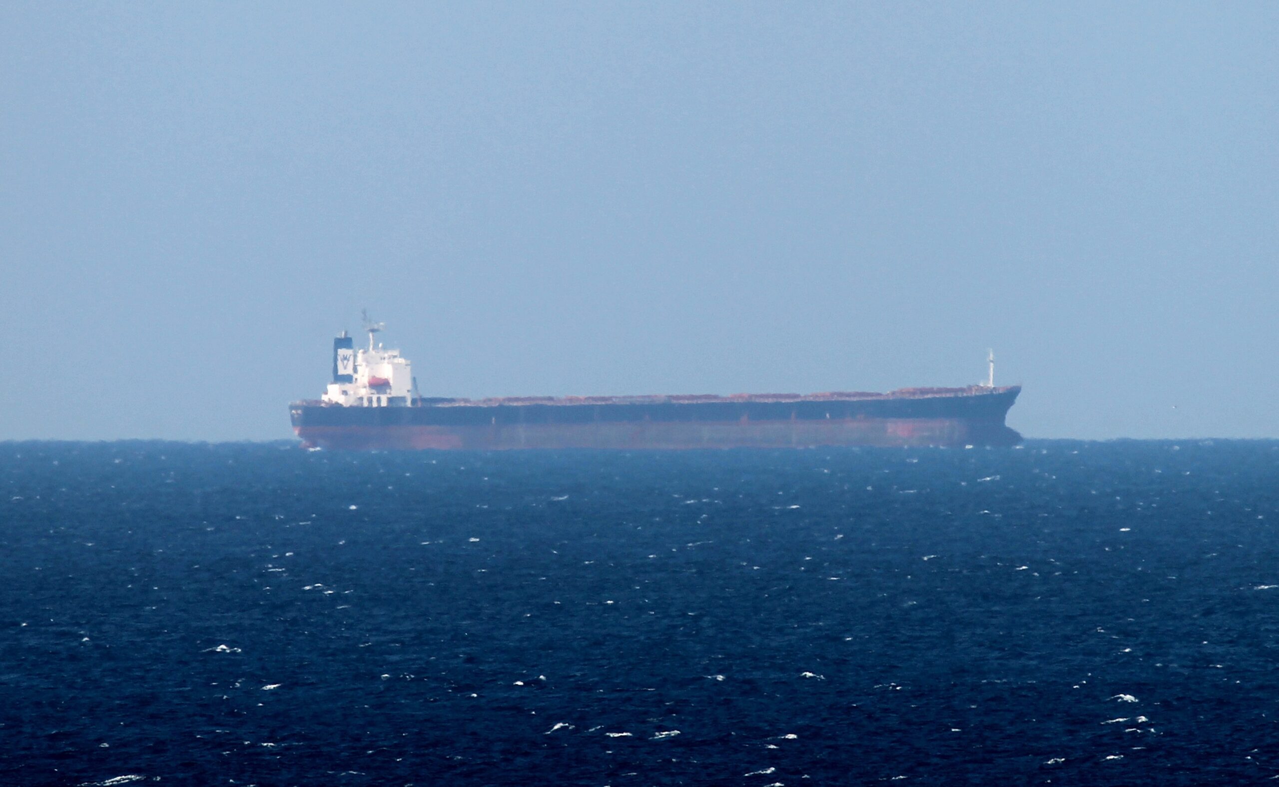 Ključa u Ormuskom moreuzu, tanker pod paljbom iranskih brodica