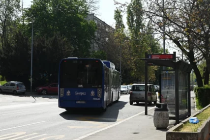 (VIDEO, FOTO) "Svi su vrisnula" Očevici opisali kako je vozač "citroena" napravio haos i IZBO VOZAČA autobusa