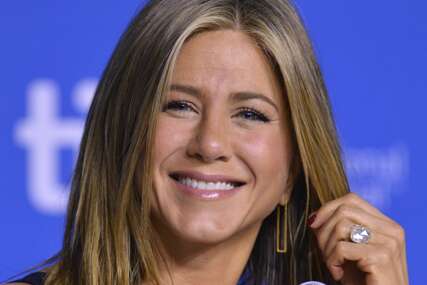 Dženifer Aniston