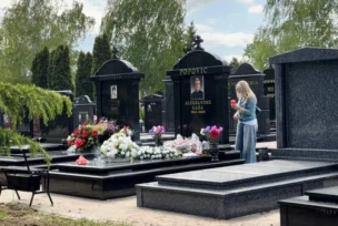 suzana jovanović na grobu saše popovića