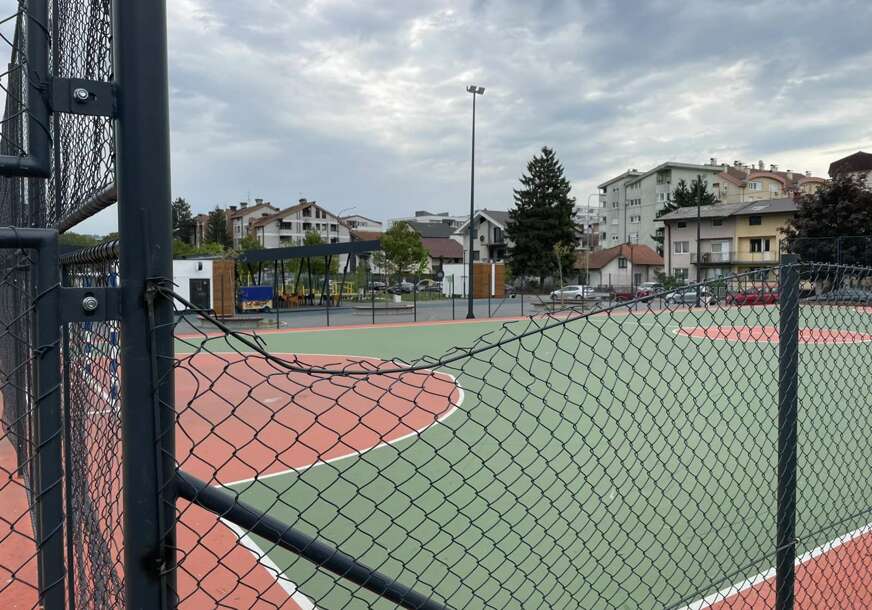 (FOTO) SNIMILE IH KAMERE Vandali pustoše igralište kod „Akvane“, nadležni poručuju da je OVOG PUTA PREVRŠENA MJERA
