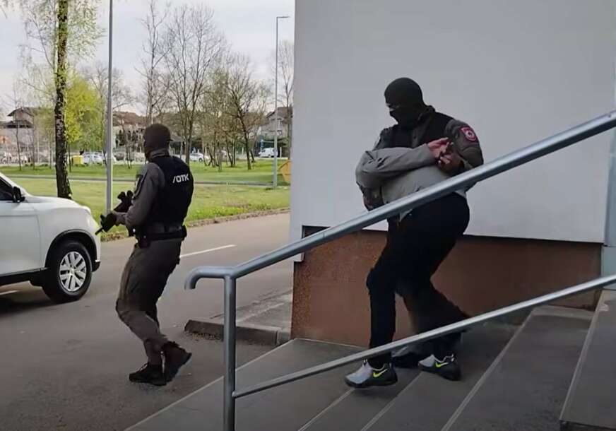 (VIDEO) Uhapšeni vozač predat Tužilaštvu BiH: U kamionu pronađeno 38 migranata