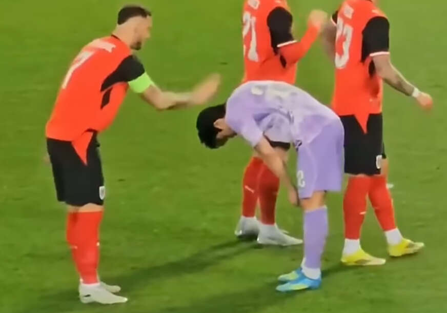(VIDEO) Ćuške, pa zagrljaji: Seol i Arnautović zbunili sudiju, snimak fudbalera Zvezde oduševio navijače