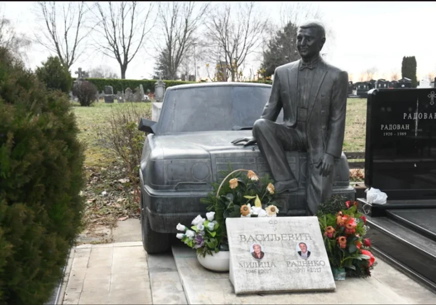 Mirka Vasiljević, spomenik