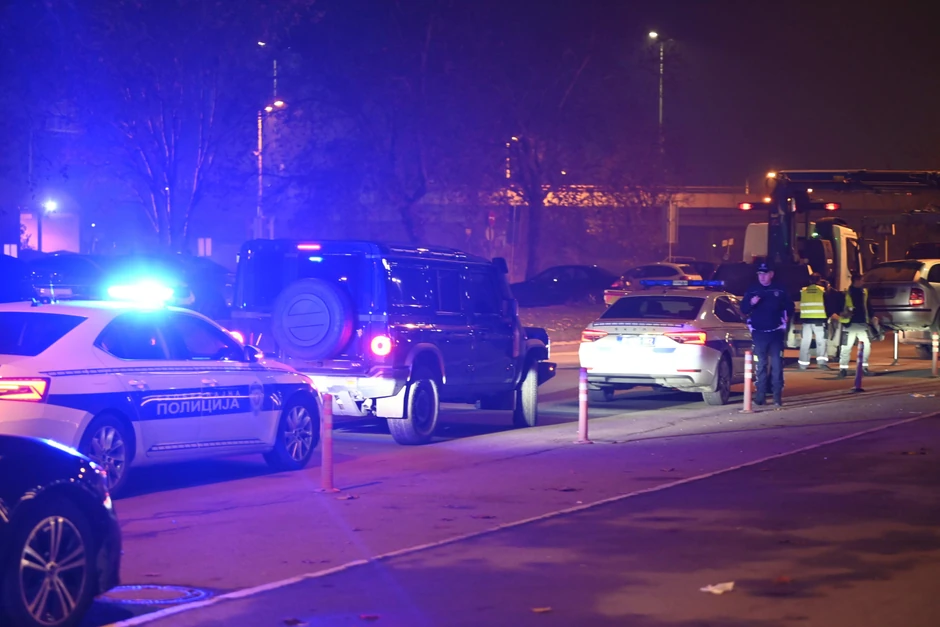 Uhapšen muškarac koji se zakucao Poršeom u drugo auto