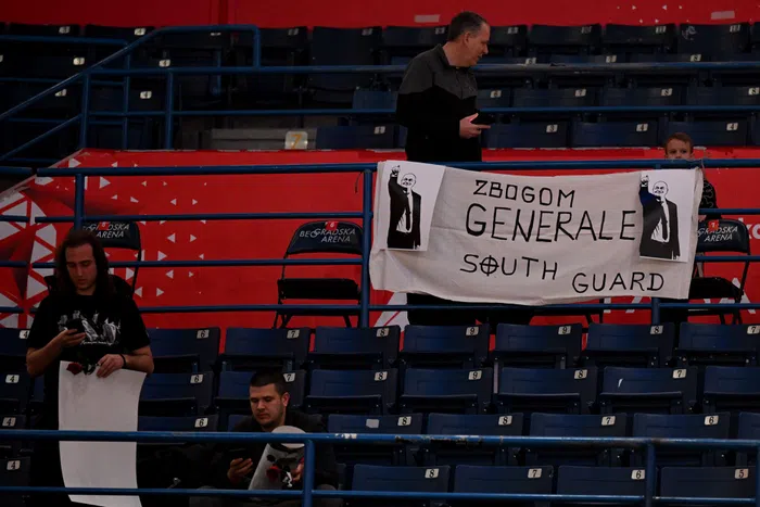 (FOTO) Igrači se zagrijavaju u majicama sa njegovim likom: U Areni sve u znaku Duška Vujoševića