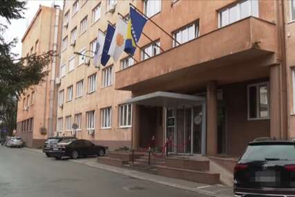 Izuzima se dokumentacija zbog spornih imenovanja: Pripadnici MUP KS pretresaju prostorije FUP