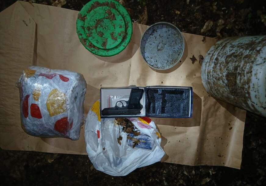 (FOTO) Akcija "Insajder 2" u Banjaluci: Zaplijenjeno oko 3,5 kilograma marihuane, UHAPŠENE 2 OSOBE