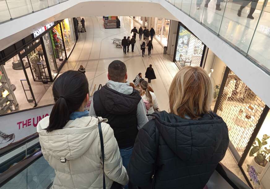 (VIDEO, FOTO) U toku pregled: Oglasila se banjalučka policija o dojavi o bombi u "Delti"