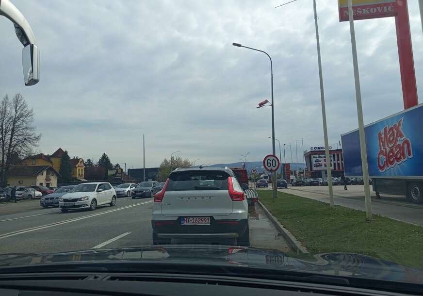 OPREZ ZA VOZAČE Na dionicama u usjecima moguća opasnost od odrona