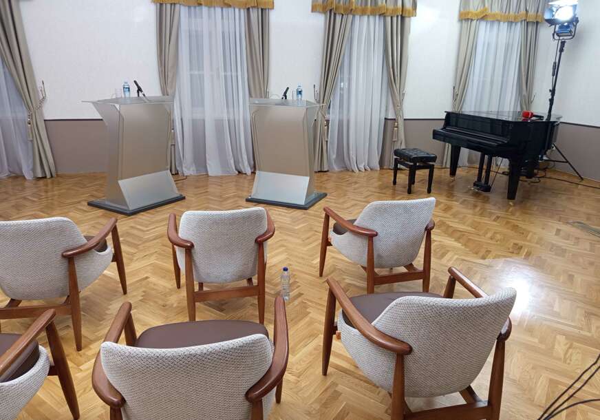 Kuća Milanovića, debata
