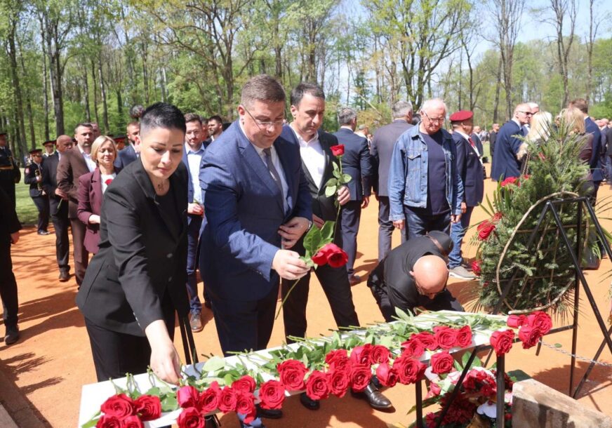 (FOTO) "Simbol najveće tragedije srpskog naroda u 20. vijeku" Jokić poručio da je Srpska rođena iz sjećanja na Jasenovac i Donju Gradinu